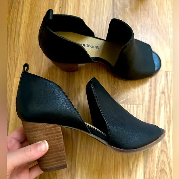 Lucky brand open toe heels, brand new, never worn, black with brown heel, size 7 - Picture 1 of 5